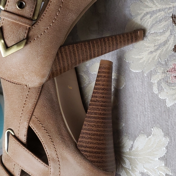 Guess Women's Booties - Picture 5 of 6